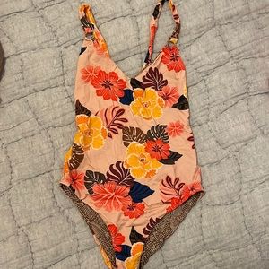 Acacia One Piece, L